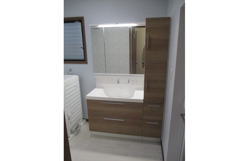 窓の補助金を活用しつつ浴室の寒さ対策、洗面所の収納問題解消